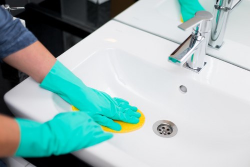 Thorough one off cleaning in a Roehampton flat with attention to detail